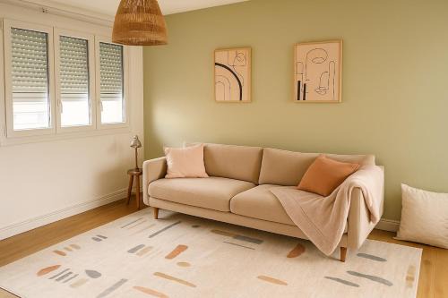 Centre Ville Rive Gauche Apartment | Le Monlahaye, cozy & bright