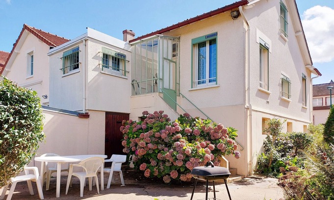 Mainvilliers Cottage | Le P'tit Martin: Tranquility near Chartres