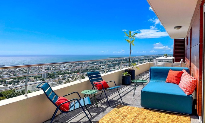 Saint-Denis Apartment | Le Pétrel dans les Nuages - Panoramic terrace over the Indian Ocean and St-Denis