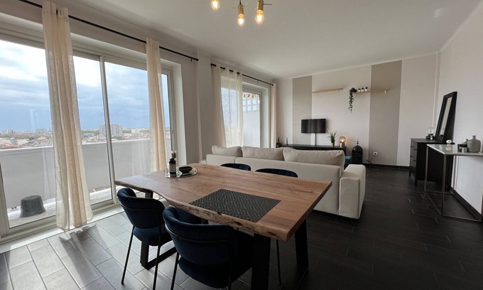 Toulouse East Apartment | Le Pyrénéen : T2 proche Gare avec vue incroyable