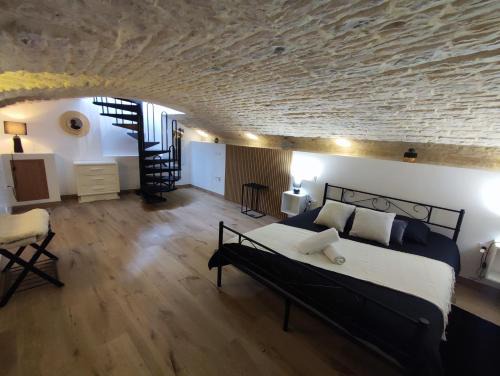 Faubourg-Raines Apartment | Le Reflet - Vue Rivière et Caractère