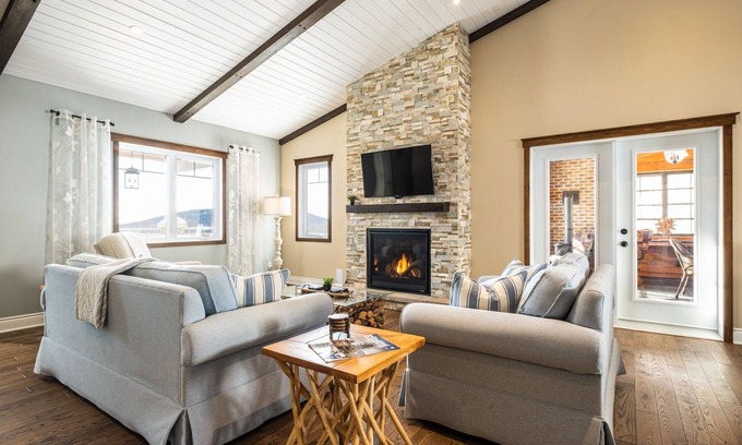 Val-des-Lacs Ski Chalet | Le Rêve Tremblant - Mountain chalet with hot tub