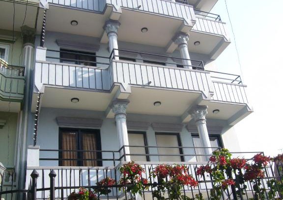 Kathmandu Bed & Breakfast | Le Rhododendron Chambres D'hotes