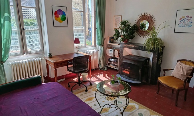 Asquins Bed & Breakfast | Le soleil rayonnant: bed and breakfast at the foot of Vézelay hill,