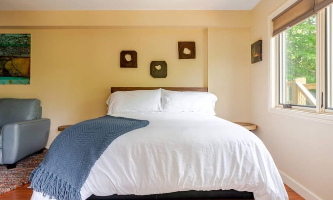 Marshall Cabin | Leaf Change Special The Aerie Treehouse Near Asheville - Pet Friendly