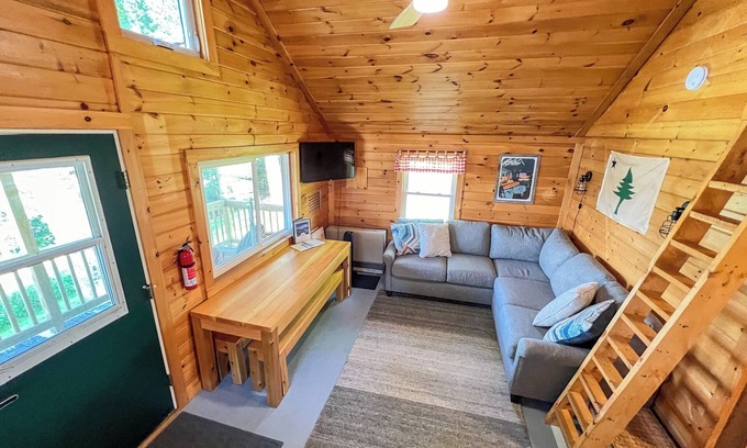 Rangeley Cabin | Leaf Peeping Lakefront Escape on Rangeley Lake