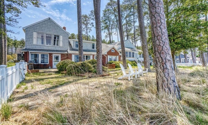 Onancock House | Leave Your Paw Prints by the Bay