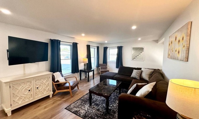 Dover-Foxcroft Apartment | Ledge - Apartment in Downtown