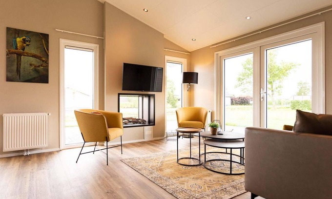 Lageweg Ski Chalet | ✓ Leijhoeve at Parc de IJsselhoeve ✓ Holiday home for 6 persons ✓ Located in Nieuwerkerk aan den IJssel (Zuid-Holland) ✓ Holiday park next to the IJssel ✓ Book directly through the park