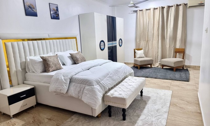 Kunduchi Apartment | Leisure and discovery Enjoy the sea breeze on a comfortable hammock.