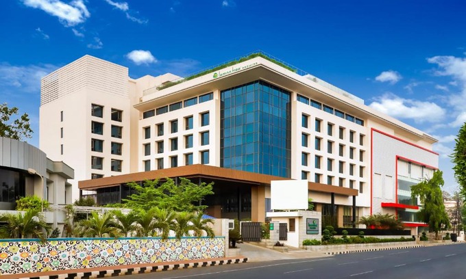 Vijayawada Hotel | Lemon Tree Premier, Vijayawada