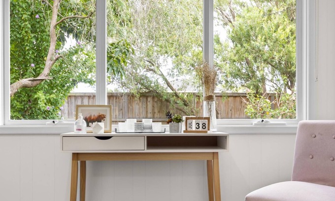 Rosebud House | Leon Cottage@Rosebud - Set within serene established gardens, comfortable and cosy beach side cottage
