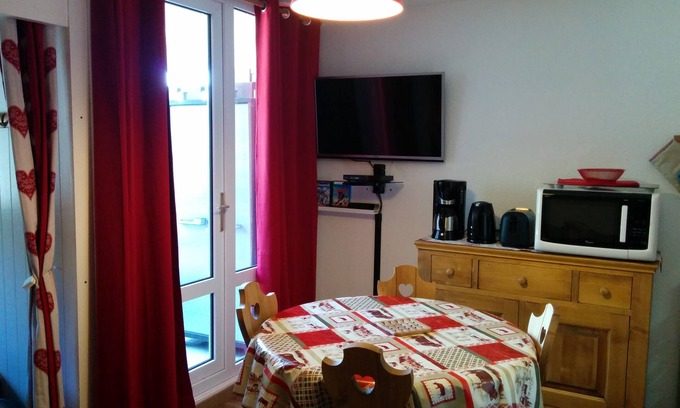 Mont-de-Lans Apartment | LES 2 ALPES ARC EN CIEL B109 LE MAJA 50m from the slopes (Petit Plan sector)