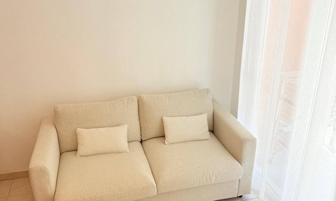 Cannes Apartment | Les 3 Îles Location. Air-conditioned apartment 50m from Juan Les Pins beaches