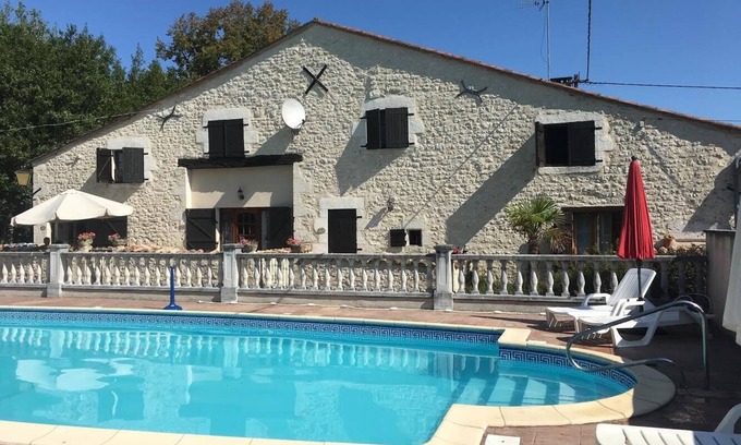 Les Leves-et-Thoumeyragues House | LES GRANGES - Gîte CLEMATITE