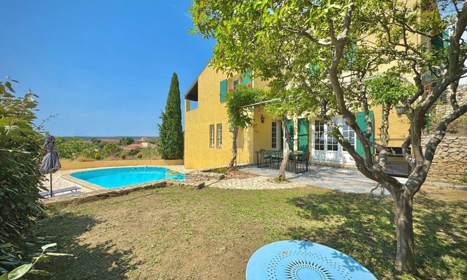 Bezouce Villa | Les Hauts de Bezouce, Spacious and Game Room