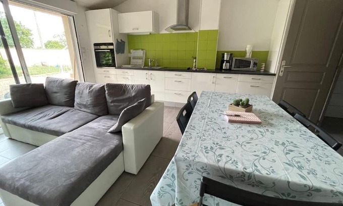 Boisset-les-Montrond House | Les Lys de Rosie - Maison familiale de plain pied campagne