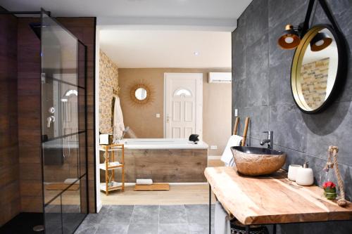 Clermont-l'Herault House | Les Nuits d Olympe - Suite & Spa privatif