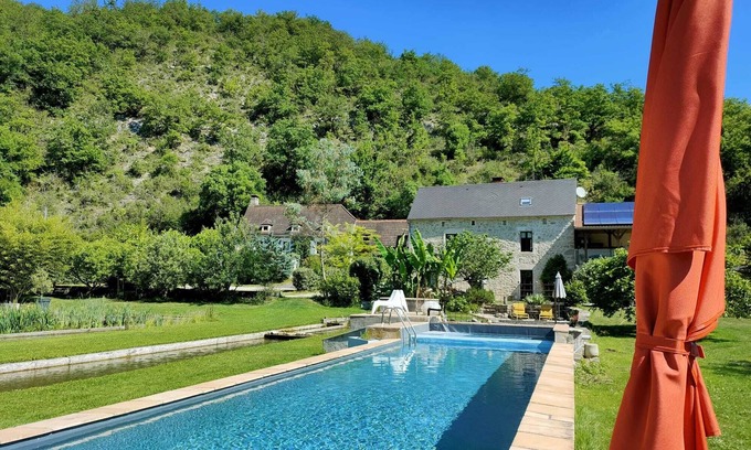 Lachapelle-Auzac Cottage | Les Pieds dans l'eau, Gîte La Source