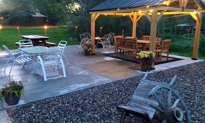 East Thermopolis House | ❤Let’s Go ! Top VRBO, A+ Stay, Hunters & Fishing, Pets, Amenity-Rich