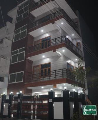 Noida House | Let'stay- Noida Sec-112
