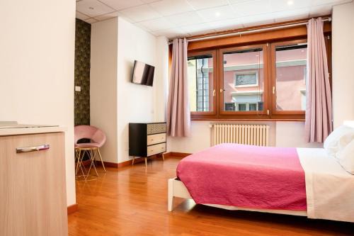 Centro Urbano Apartment | LHE Les Trois Merveilles Rosé Charles