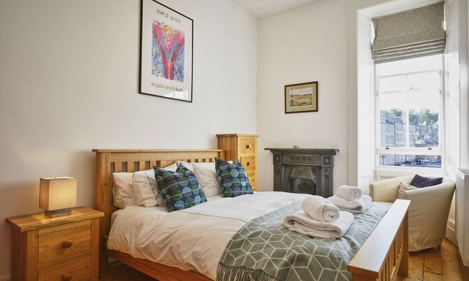 Comely Bank Apartment | Light and spacious apartment, ideal for groups and families, close to centre