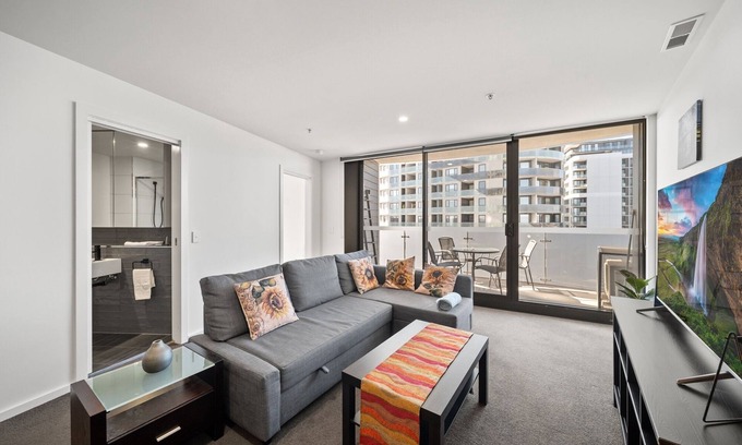 Gungahlin Apartment | Light-Filled 1-Bed Apartment with Pool & Gym