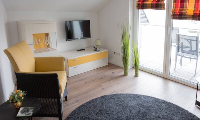 Bad Salzuflen Apartment | Light-flooded, modern apartment with 2 balconies
