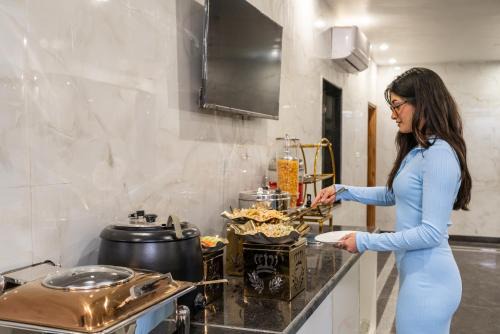 DLF Phase 5 Apartment | Lime Tree Studio Serviced Apartments Golf Course Rd Gurgaon