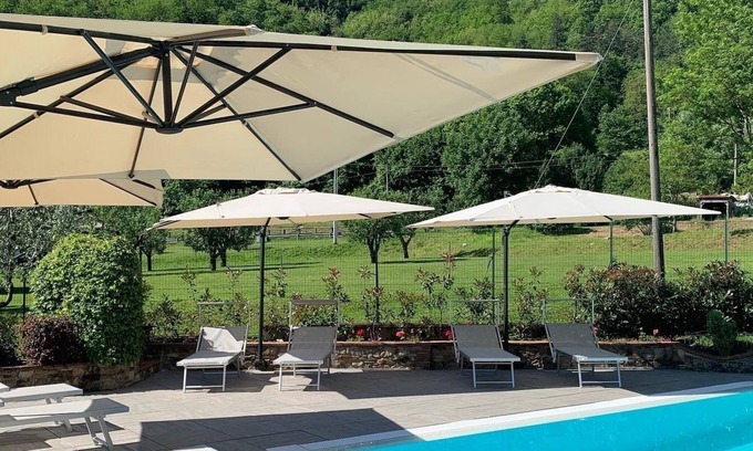 Gallicano Cottage | LIMONAIA - cottage with garden, shared swimming pool, private veranda