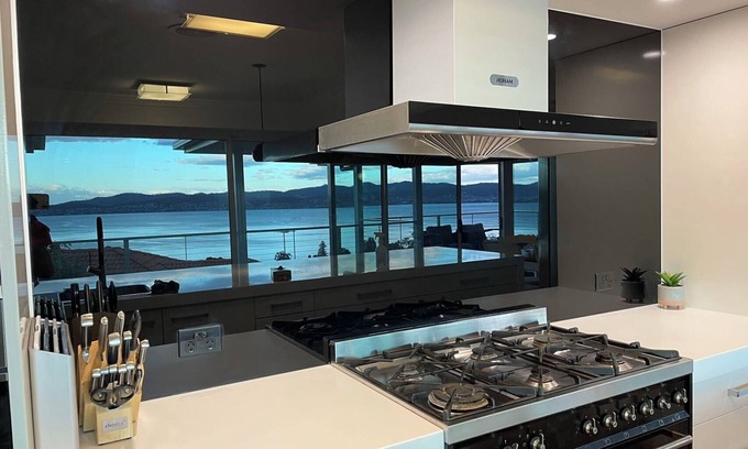 Sandy Bay Villa | Lipscombe Escape panoramic views luxury and space