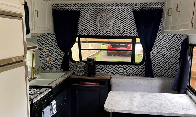 Peterborough House | Lisa's Cozy Camper Oasis In Peterborough (Pet Friendly)