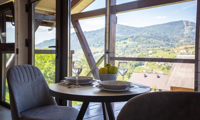 Slavske Hotel | Lisoviy Zatyshok, z vidkrutum litnim baseynom,чан-джакузі