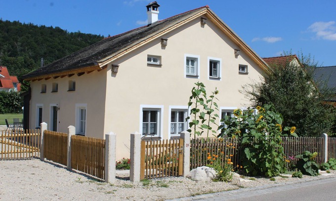 Dietfurt Apartment | Listed Jura house upper floor