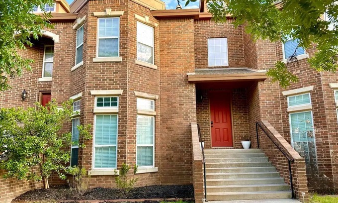 North Overton House | Listing by Established SuperHost. Walk to Texas Tech & More!