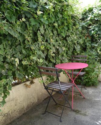 Nansouty-Saint-Genes House | Little house with small courtyard