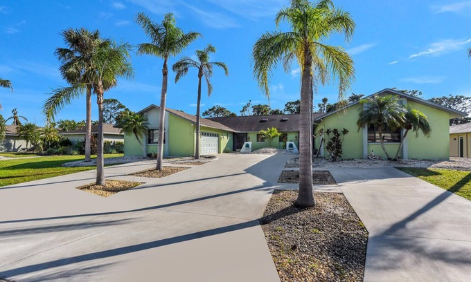 Fort Myers Villa | Littlestone Villa charming 2-bedroom duplex with Spa looking out to wilderness