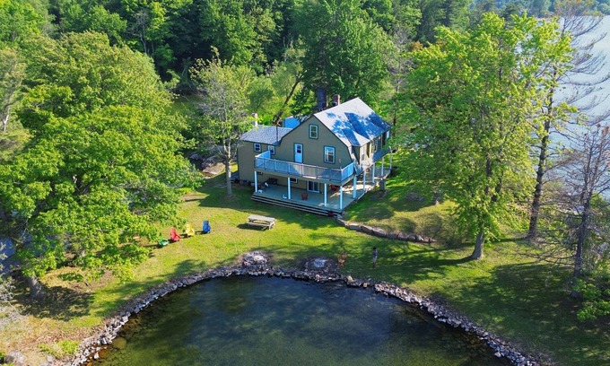 Gananoque Cottage | Live at the St Lawrence river on your family friendly private island