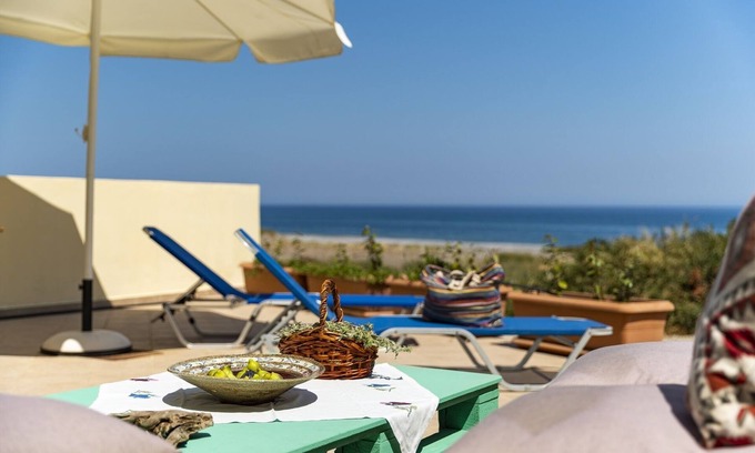 Lahania House | Live by the sea at House Almyra