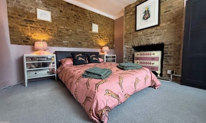 Queenstown Apartment | Live Like a Local Battersea Park