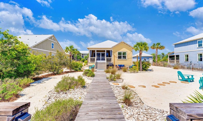Port St. Joe House | Live Music, Drinks & Sunsets by the BEACH! Pet-Friendly Paradise! Heated Pool!