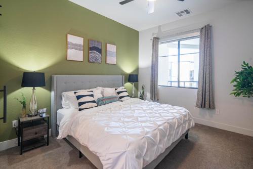 North Scottsdale Apartment | Live, Work, Indulge Your High-End Home Office Away from Home- G4004