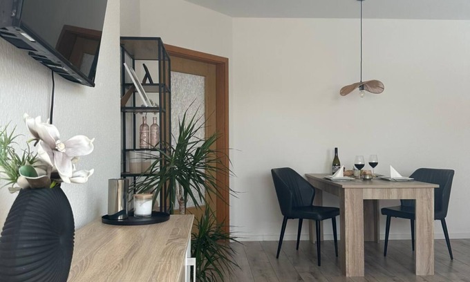 Schonebeck Apartment | Livoro Dormitorio Apartment