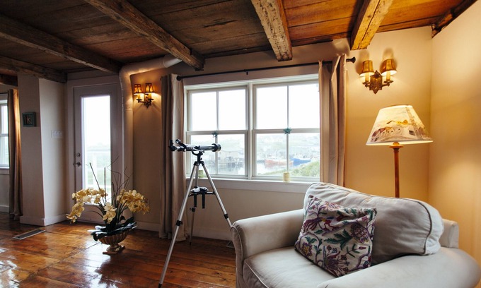 Peggy's Cove Cottage | Located in the heart of Peggys Cove! Featured in Saltscapes Atlantic magazine!