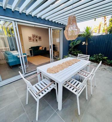 Manly Apartment | Location, location, location - ground floor