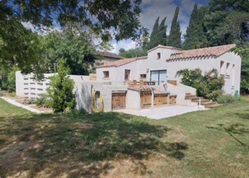 Azille House | Lodge with private pool surrounded by vineyards