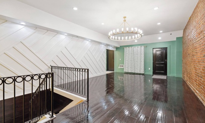West Philadelphia Apartment | Lodgyy - Comfortable King-Suite