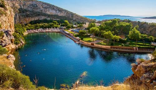Vouliagmeni Apartment | Loft apartment by the sea