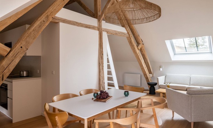 Noisy-sur-Ecole House | Loft apartment with garden, 10-min walk to forest